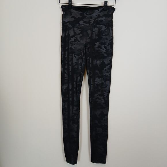 Spanx Leggings Women Small Black‎ Camouflage Athleisure Performance Wear Edgy - Picture 1 of 11